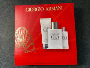 Giorgio Armani Mens Acqua di Gio Gift Set ( extra 100ml Spray)