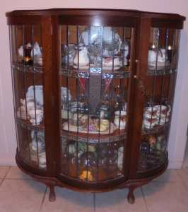 VINTAGE ART DECO TIMBER VENEER TRIPLE BOW FRONT CHINA/DISPLAY CABINET