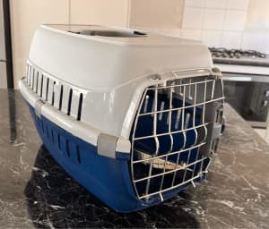 Pet Travel Crate for Cats & Small Dogs - Moderna Roadrunner