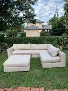 FREE DELIVERY - Fully modular 6 person couch