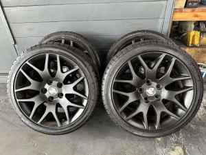 235/40R18 5X120 genuine Holden commodore VZ VY great condition