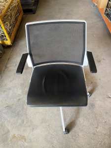 Chairs - Dynamobel