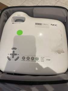 NEC Lt280 XGA Conference Room Projector with bag and Remote