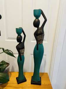 2 African wooden figures. Large, 60cm and 75cm tall