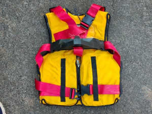 Hutchwilco Solo life jacket with ski toe rop connection $25