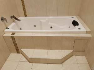Jacuzzi bath tub for sale