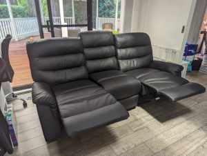 Black recliner couch / sofa