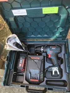 Bosch drill and battery plus case