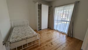 Room for rent in Spotswood - $300/week (including bills)