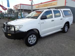 2010 Toyota Hilux KUN26R 09 Upgrade SR (4x4) White 4 Speed Automatic Dual Cab Pick-up Sandgate Newcastle Area Preview