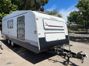 ISLAND STAR *LIGHTWEIGHT* AIR COND* BRAND NEW AWNING* QUEEN ISLAND BED*ROOMY 