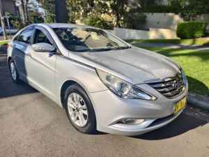 2010 HYUNDAI i45 ACTIVE, manual, low kilometers, cheap reliable car from A to B, $ 7500 Wollongong Wollongong Area Preview