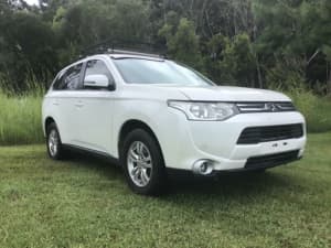2013 Outlander wagon 4x4 7 seater Automatic - Located at ARMIDALE in the NSW Northern Tablelands hal