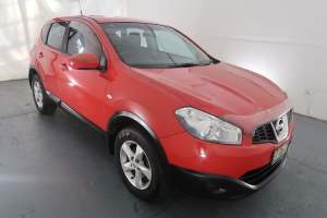 2013 Nissan Dualis J10W Series 3 MY12 ST Hatch X-tronic 2WD Red 6 Speed Constant Variable Hatchback