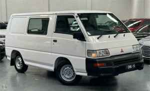 2002 Mitsubishi Express SJ00 SWB White 5 Speed Manual Window Van