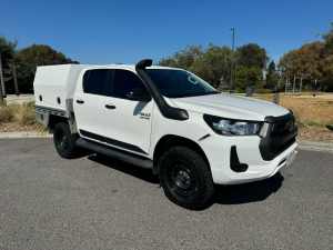2022 TOYOTA Hilux SR (4x4) LOTS OF EXTRAS