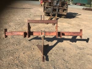 3PL EHD single tyne Agrowplow fitted with rear bolt on duck feet [85]