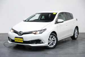 2016 Toyota Corolla ZRE182R Ascent Sport White 6 Speed Manual Hatchback