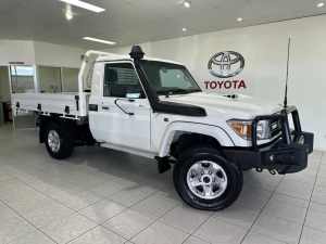 2022 Toyota Landcruiser 7C71510B0 GXL 4.5L Tualhassis French Vanilla Manual Cab Chassis