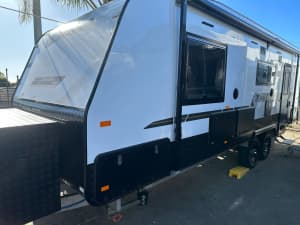 CRUSADER PRINCE DIESEL HEATER*IND SUSP* 22 FT CARAVAN*CENTRE ENSUITE*CLUB LOUNGE*CLASSY AND STRONG