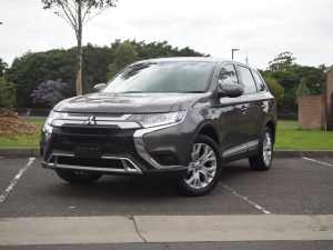 2021 MITSUBISHI Outlander ES 7 SEAT (AWD) 1 owner low ks right colour