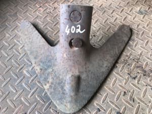 2nd hand 320mm Wilde sweep points for Chisel Plough cultivator [402]