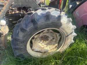 Radial tyres 320 70 24 tractor Mullumbimby Byron Area Preview