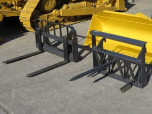 Bale Spear and 2 Ton Pallet fork attachments for KOMATSU WA100