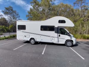 2018 6 bed 6 seat self contained (393YIX)