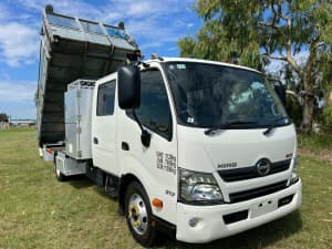 Hino 917 300 Series Crew 4x2 Dualcab 3 Way Tipper Truck. Ex QLD Govt. Inverell Inverell Area Preview
