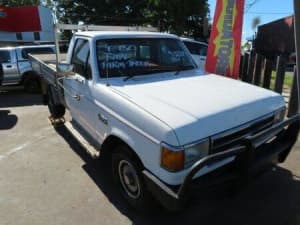 1989 Ford F150 1012 4x2 White 5 Speed Manual Cab Chassis