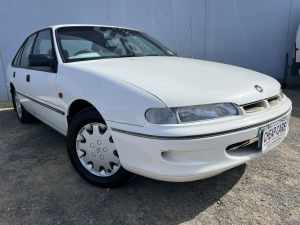 1995 Holden Commodore VRII Executive White 4 Speed Automatic Sedan Hoppers Crossing Wyndham Area Preview