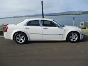 2009 Chrysler 300C LE MY08 3.5 V6 White 5 Speed Automatic Sedan Dapto Wollongong Area Preview