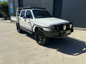 2003 Toyota Hilux LN167R MY02 White 5 Speed Manual Utility Fairfield East Fairfield Area Preview