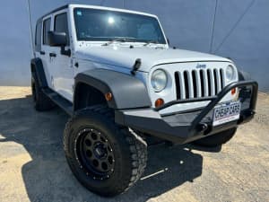 2012 Jeep Wrangler Unlimited JK MY13 Renegade Sport (4x4) White 6 Speed Manual Hardtop Hoppers Crossing Wyndham Area Preview