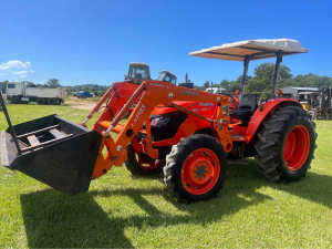 Kubota m7040 tractor 4wd front loader