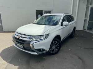 2017 Mitsubishi Outlander ZK MY18 LS 2WD White 6 Speed Constant Variable Wagon