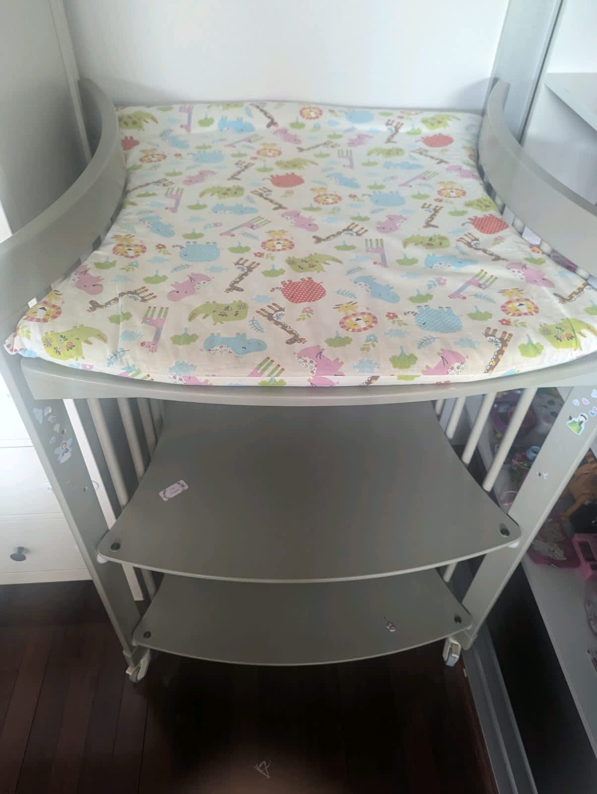 Stokke changing clearance table price