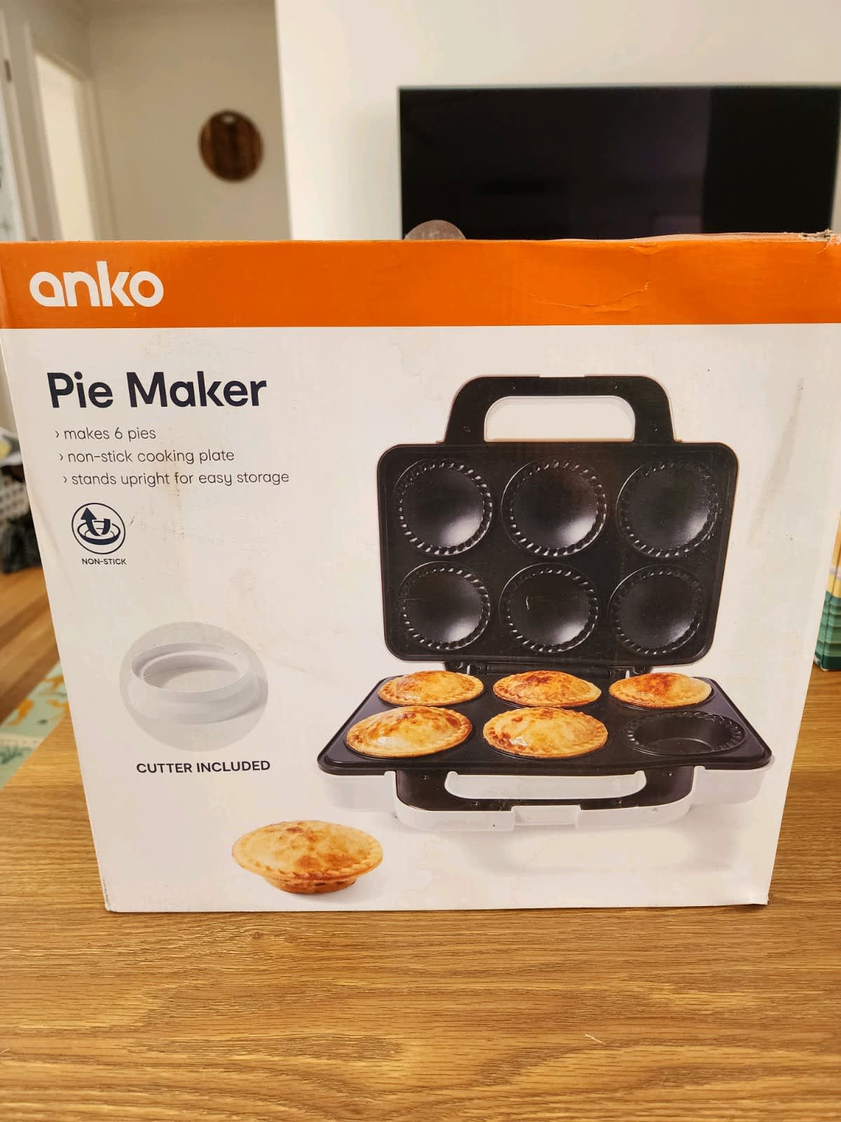 Pie Maker 4x Pies Non Stick Plates Apple Meat with Pie Cutters