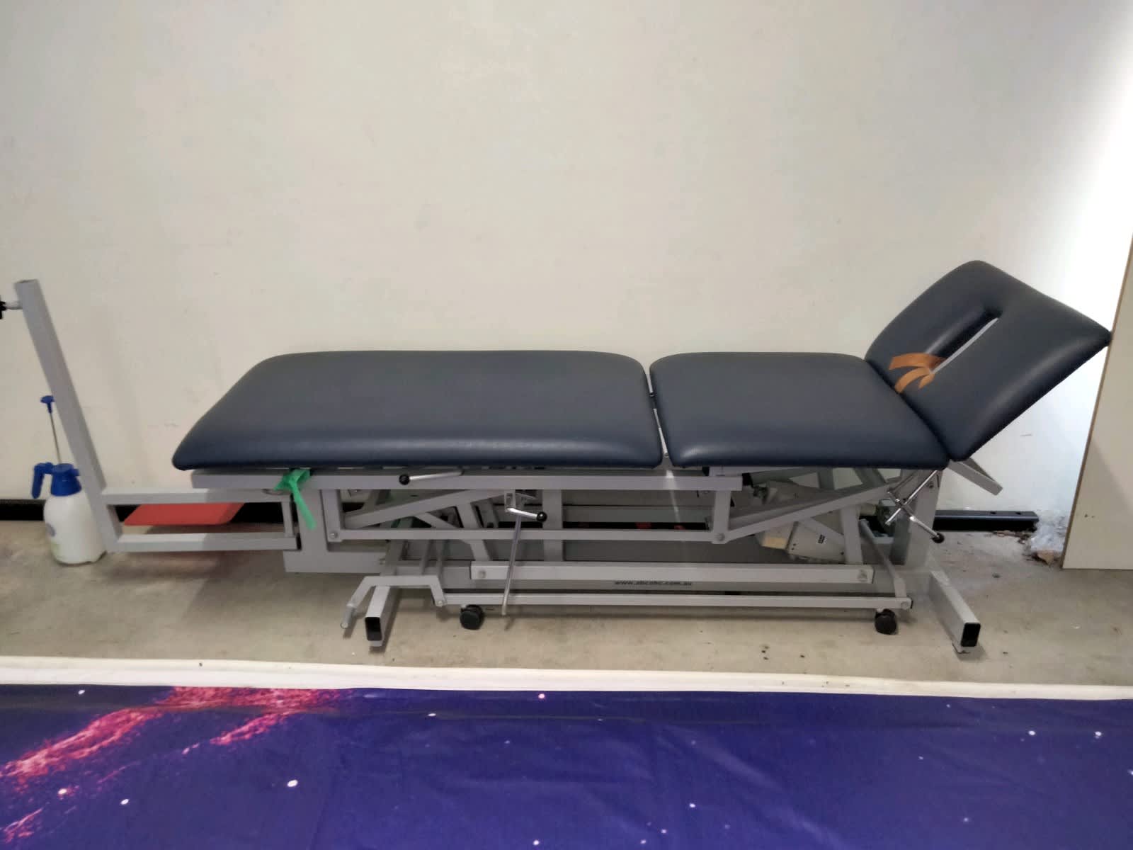 second hand massage couch