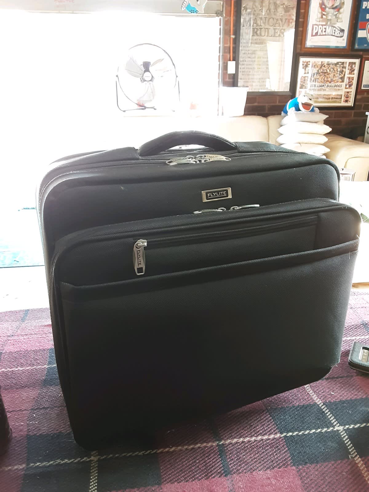 Flylite tahoe 81cm soft 2025 suitcase