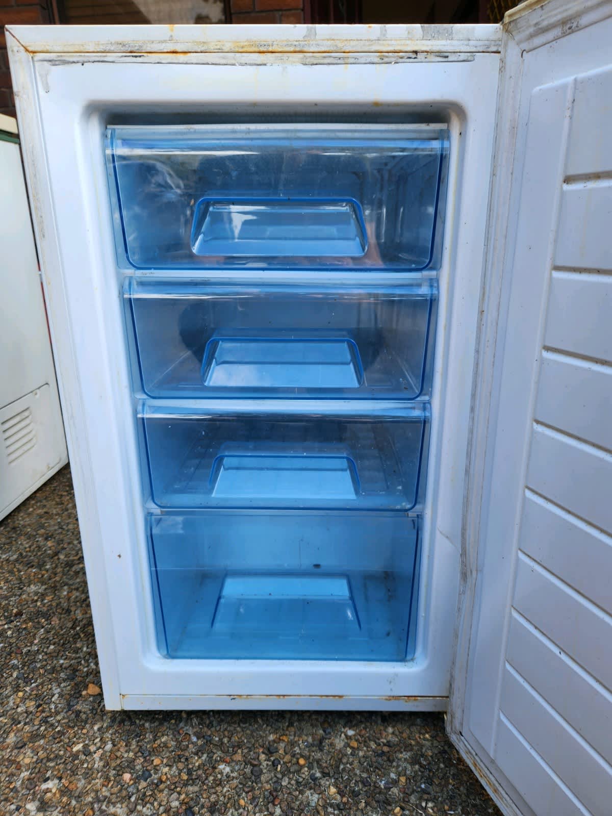 stirling 84l bar freezer