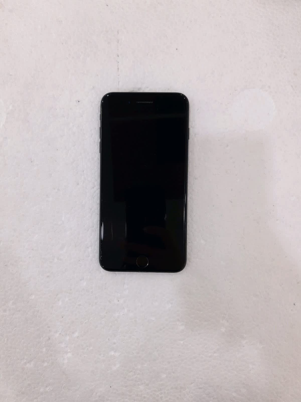 iPhone 7 Jet Black 32 GB au