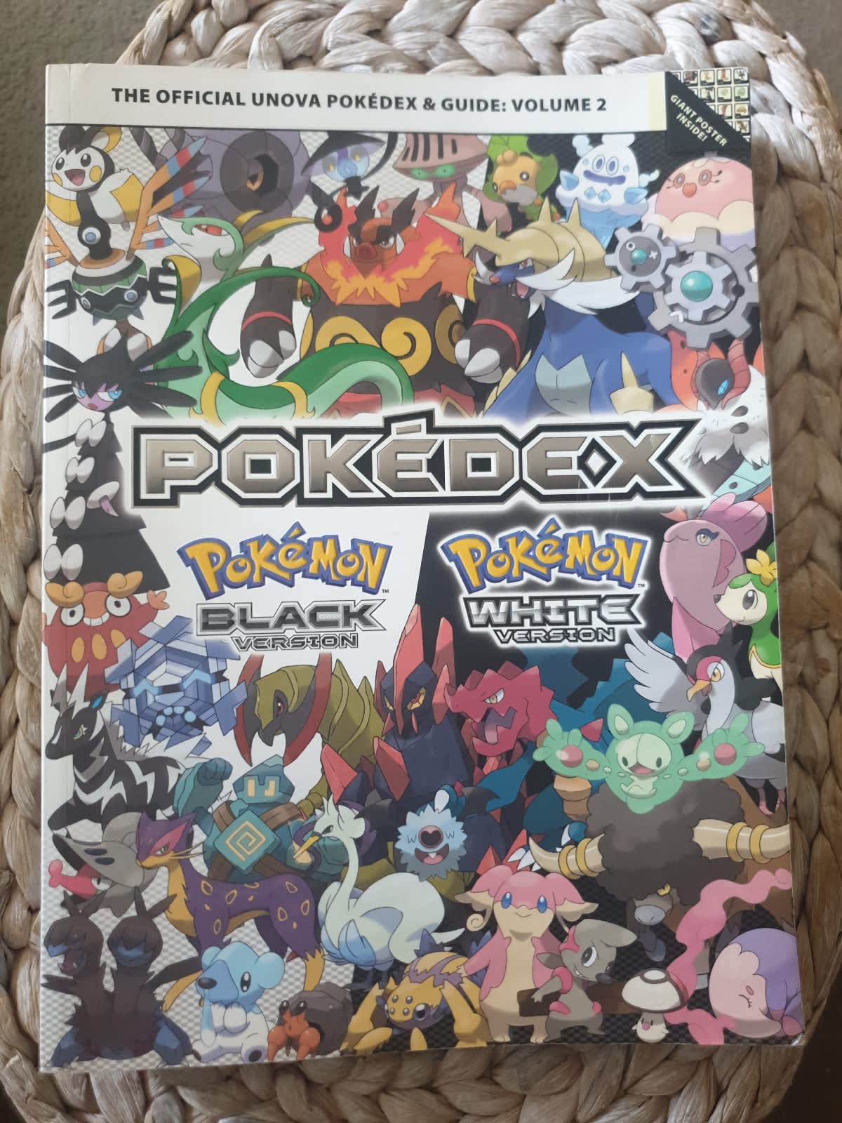 Pokemon Heartgold Soulsilver Volume 2 Strategy Guide Book Pokedex W/ Poster