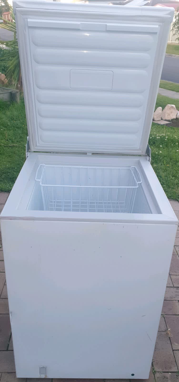 fisher and paykel 376l chest freezer