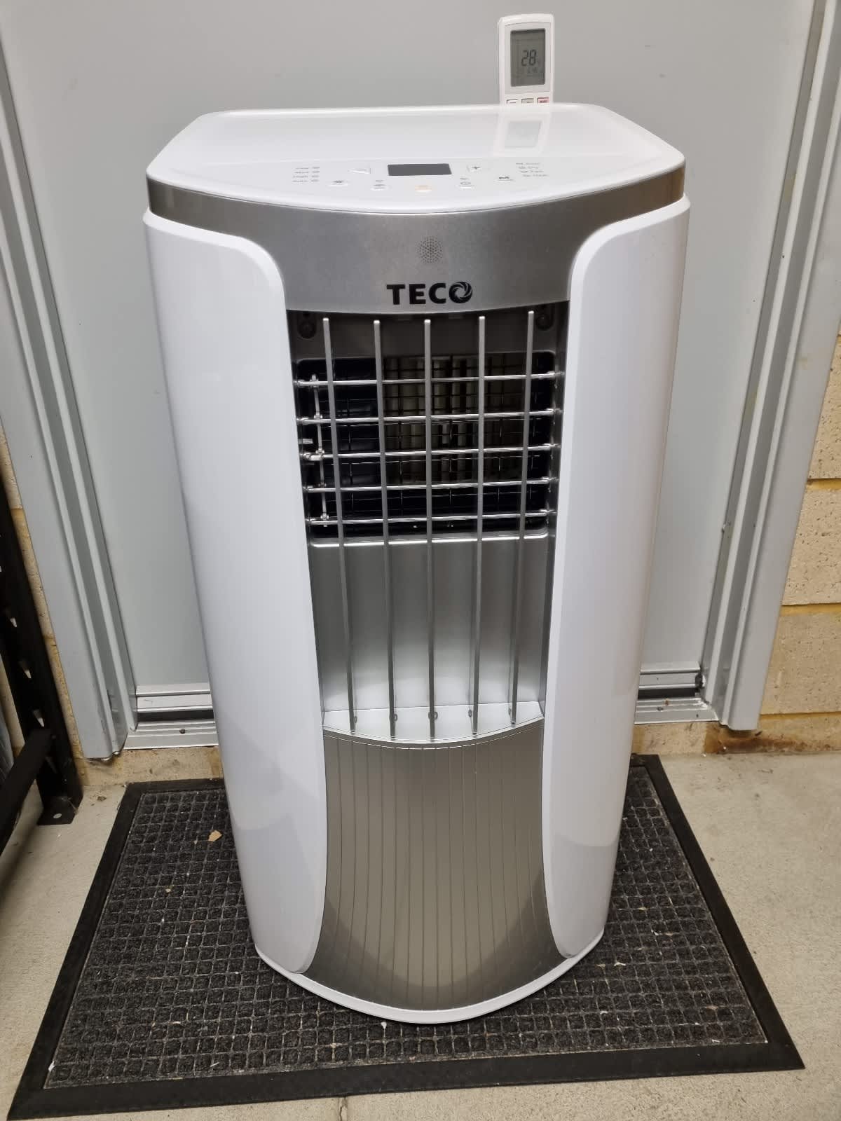 teco 3.3 kw reverse cycle portable air conditioner with remote