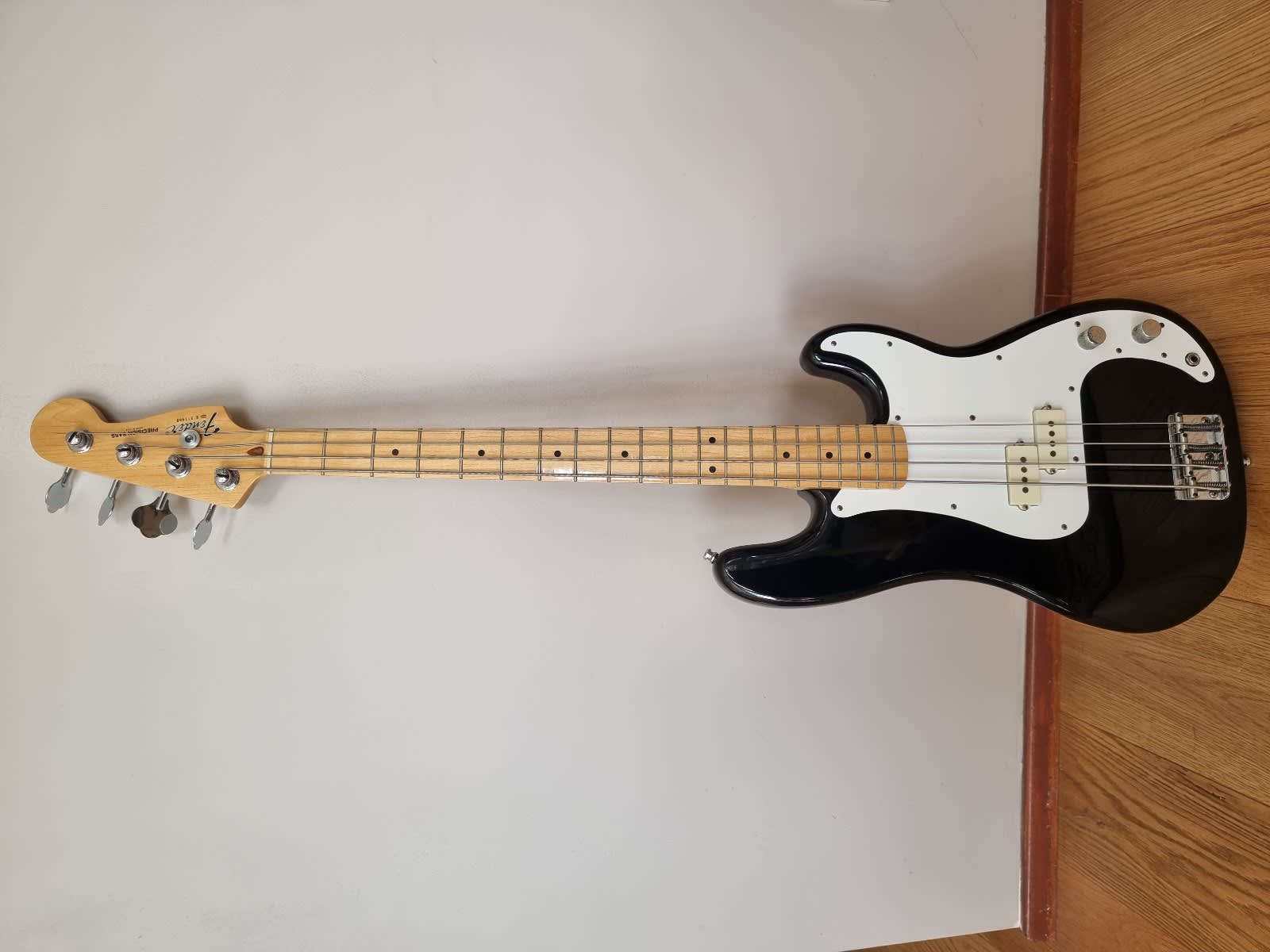 bass guitar in Wollongong Region, NSW | Musical Instruments