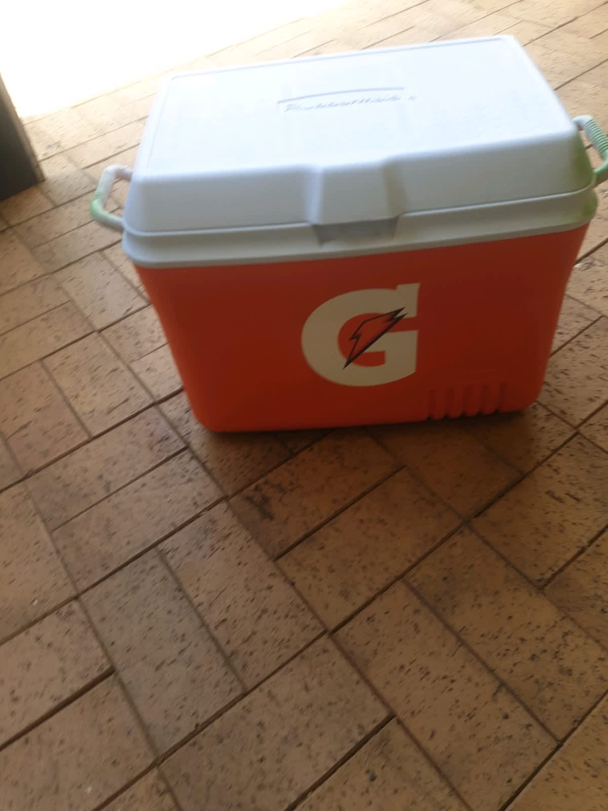 GATORADE RUBBERMAID 4x4 Cooler with Wheels