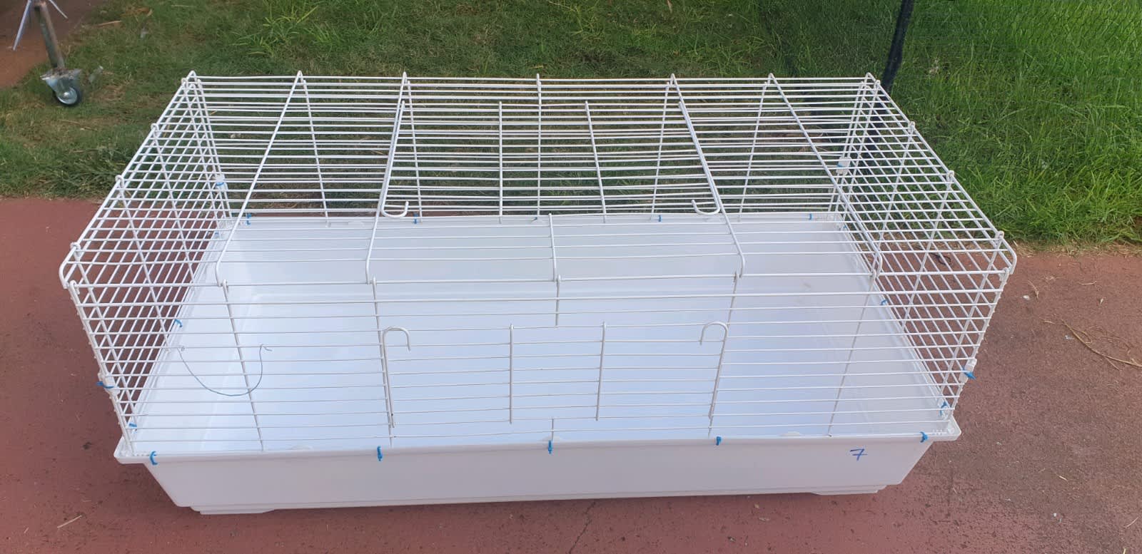 Gumtree guinea 2024 pig cage