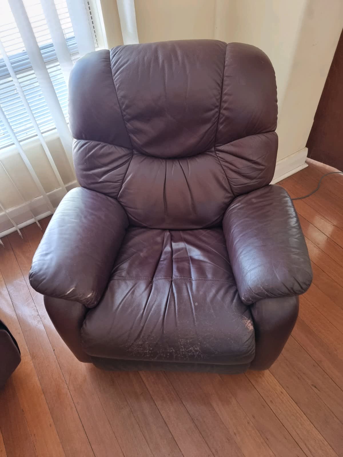 dfs supreme power recliner chair